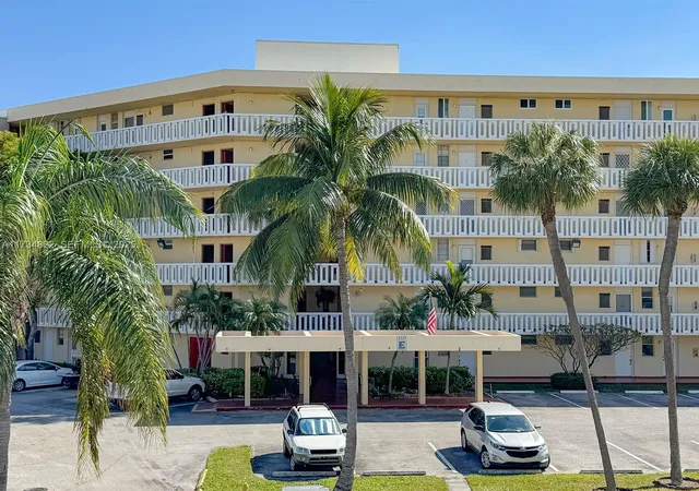 4th image of 2930 Pt E Dr, North Miami Beach, FL 33160