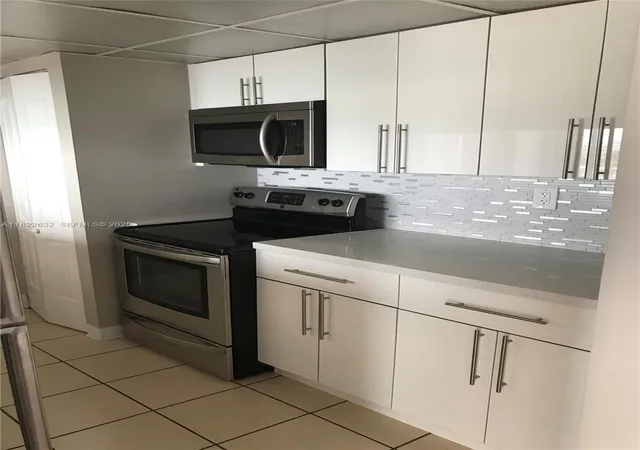 2nd image of 7601 E Treasure Dr #2114, North Bay Village, FL 33141 | MLS# A11822632