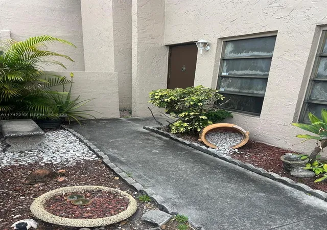 2nd image of 3057 Coral Springs Dr, Coral Springs, FL 33065