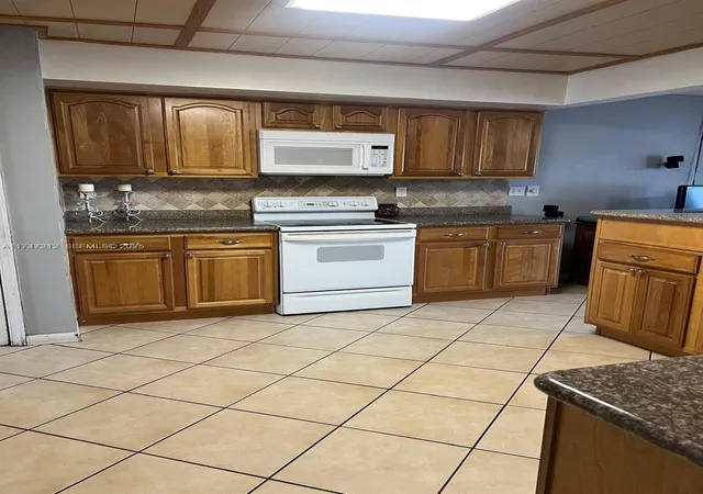 2nd image of 3057 Coral Springs Dr #102, Coral Springs, FL 33065 | MLS# A11747212