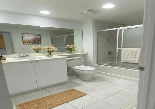 4th image of 2775 Ne 187Th St #407, Miami, FL 33180 | MLS# A11819678