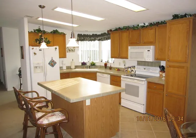 3rd image of 8101 Se 99Th Trl, Okeechobee, FL 34974 | MLS# R10301465