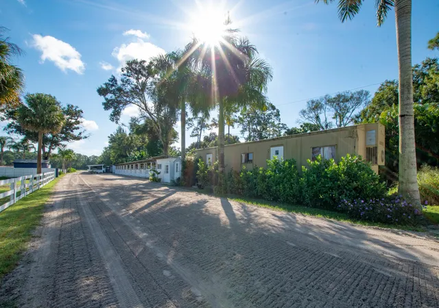 4th image of 1044 D Rd, Loxahatchee, FL 33470 | MLS# R10971609