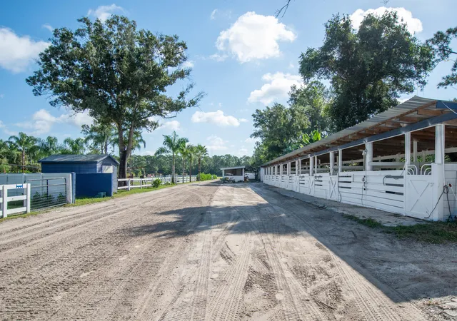 5th image of 1044 D Rd, Loxahatchee, FL 33470 | MLS# R10971609