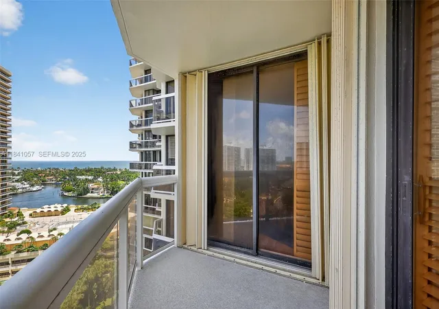 4th image of 20185 E Country Club Dr #1406/1405, Aventura, FL 33180 | MLS# A11841057
