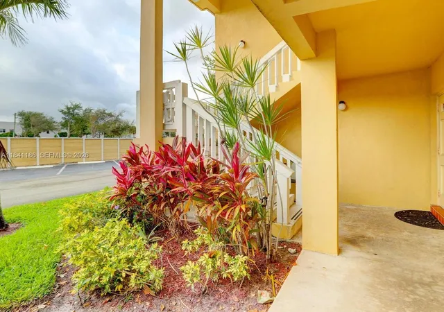 2nd image of 5160 SW 40th Ave, Fort Lauderdale, FL 33314