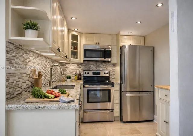 3rd image of 3701 N Country Club Dr #204, Aventura, FL 33180 | MLS# A11848221