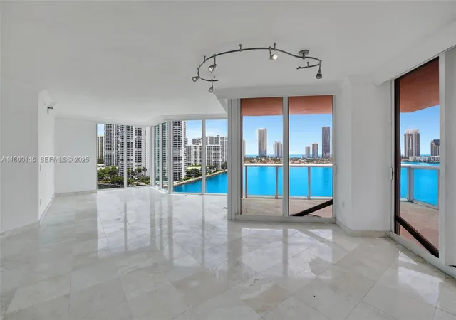 4th image of 3370 Hidden Bay Dr #1208, Aventura, FL 33180 | MLS# A11600146
