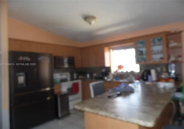 3rd image of 1695 W 6Th Ave, Hialeah, FL 33010 | MLS# A11849013