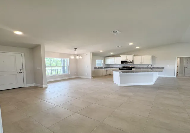5th image of 4232 Sw Port St Lucie Blvd, Port Saint Lucie, FL 34953 | MLS# R11111417