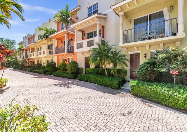 3rd image of 219 N L St #111, Lake Worth Beach, FL 33460 | MLS# R11078151
