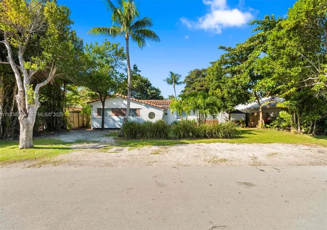 2nd image of 738 Fernwood Rd, Key Biscayne, FL 33149 | MLS# A11838855