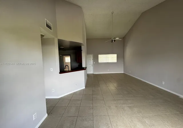 3rd image of 3437 Nw 44Th St #208, Lauderdale Lakes, FL 33309 | MLS# A11722149
