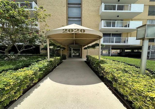 4th image of 2020 Ne 135Th St #807, North Miami, FL 33181 | MLS# A11845339