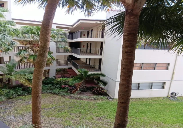 2nd image of 2304 S Cypress Bend Dr #313, Pompano Beach, FL 33069 | MLS# F10490950