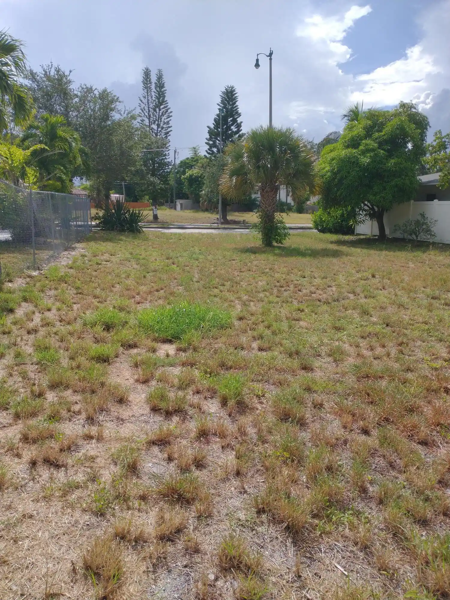 Photo 1 of Sale Pending at 2907 Broadway Ave, West Palm Beach, FL 33407 | MLS# R11009432 | Listing updated on 2026-10-28