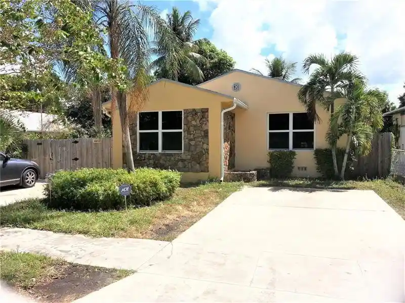 Photo 1 of Multi family home for sale at 1123 N 17th Avenue, Hollywood, FL 33020 | MLS# F10485271 | Listing updated on 2026-10-27