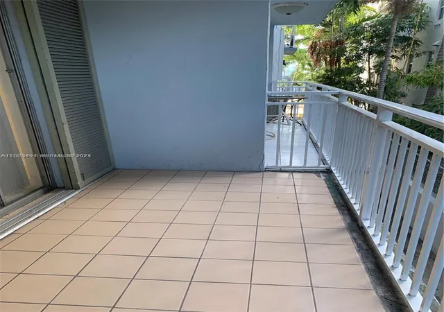 3rd image of 947 Lenox Ave, Miami Beach, FL 33139