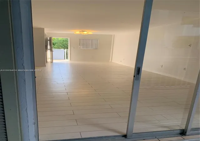 4th image of 947 Lenox Ave, Miami Beach, FL 33139