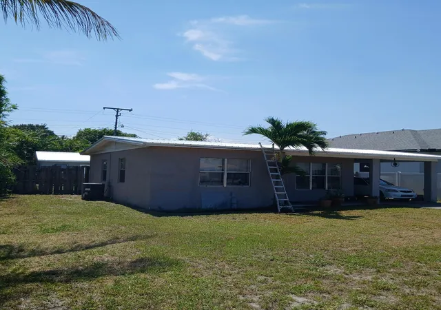 3rd image of 811 S Broadway, Lantana, FL 33462 | MLS# F10447621