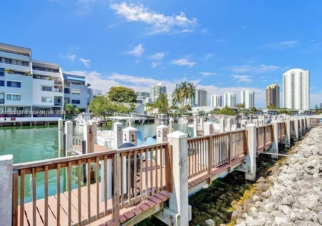 3rd image of 400 Kings Point Dr #1219, Sunny Isles Beach, FL 33160 | MLS# A11584876