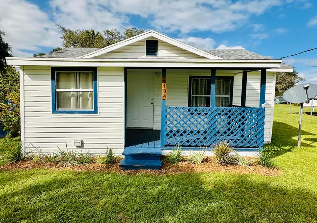3rd image of 1104 Sw 11Th St, Okeechobee, FL 34974 | MLS# R11030713