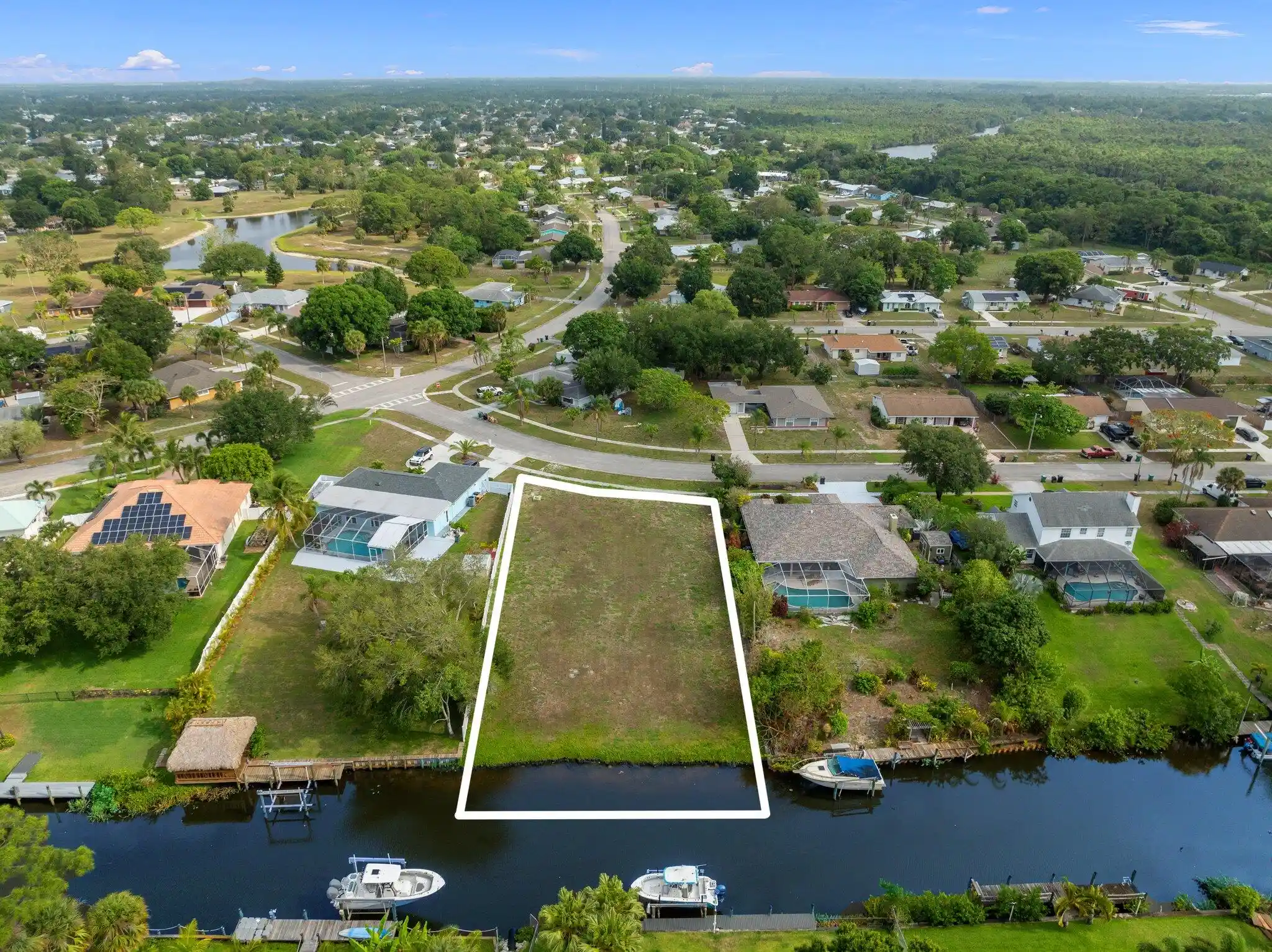 Photo 1 of Land for sale at 420 Ne Cornwall Ave, Port St Lucie, FL | MLS# R10988628 | Listing updated on 2026-10-26