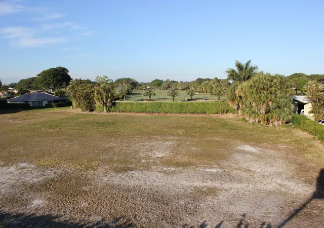 4th image of 331 Orange Tree Dr, Lake Worth, FL 33462 | MLS# R10688006
