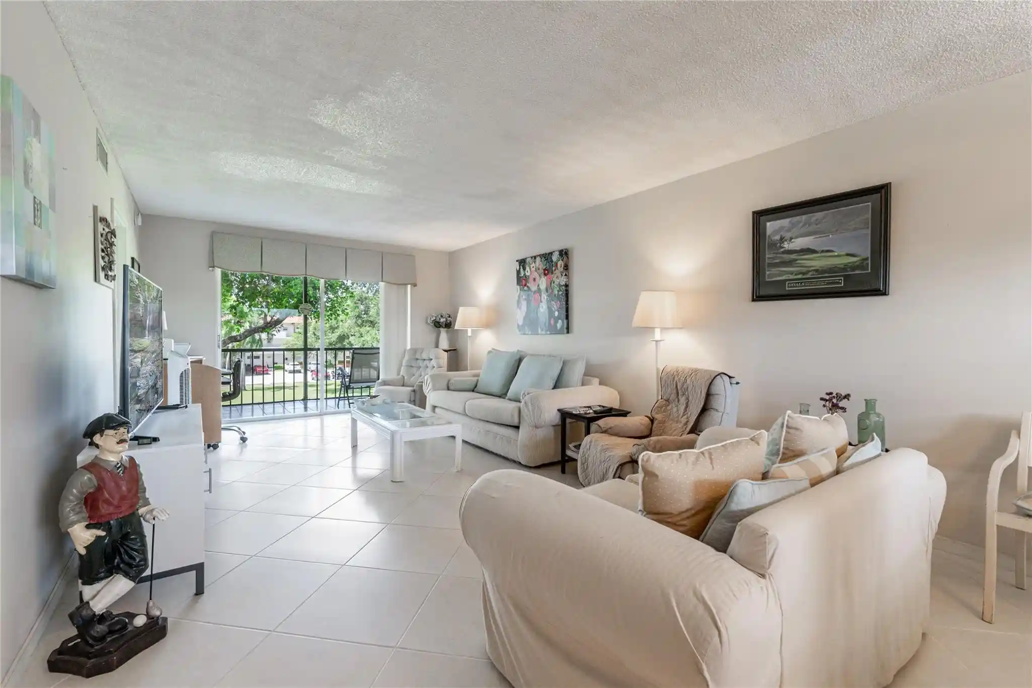 Listing Photo 1 - Condo for sale in 671 S Hollybrook Dr located at 671 S Hollybrook Dr, Pembroke Pines, FL 33025 - Unit #306