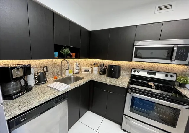 4th image of 5151 Collins Ave, North Miami Beach, FL 33140