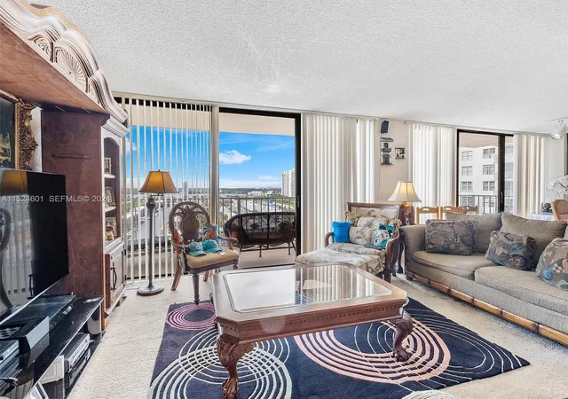 2nd image of 290 174Th St, Miami, FL 33160