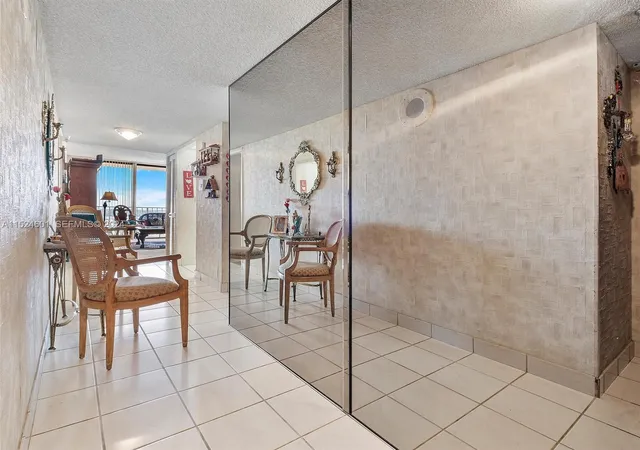 3rd image of 290 174Th St, Miami, FL 33160