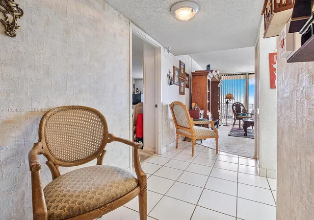 4th image of 290 174Th St, Miami, FL 33160