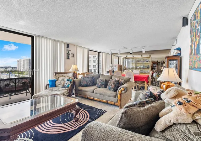 5th image of 290 174Th St, Miami, FL 33160