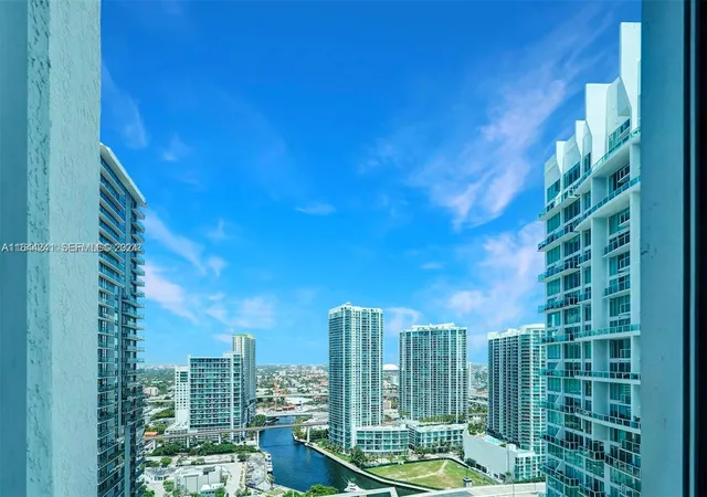 3rd image of 55 Se 6Th St #3401, Miami, FL 33131 | MLS# A11644241