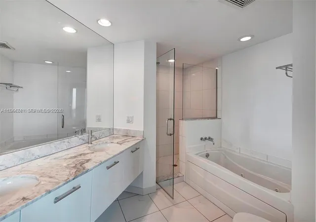 4th image of 55 Se 6Th St #3401, Miami, FL 33131 | MLS# A11644241