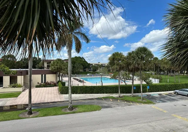 Homes for sale in Lauderdale Lakes, FL | 3121 Nw 47th Ter #301, Lauderdale Lakes, FL 33319 | MLS# F10399500