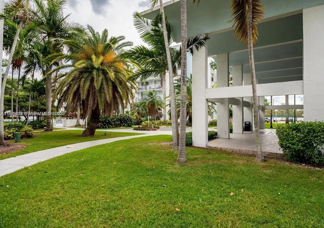 2nd image of 496 Nw 165Th St Rd #D112, Miami, FL 33169 | MLS# A11444131