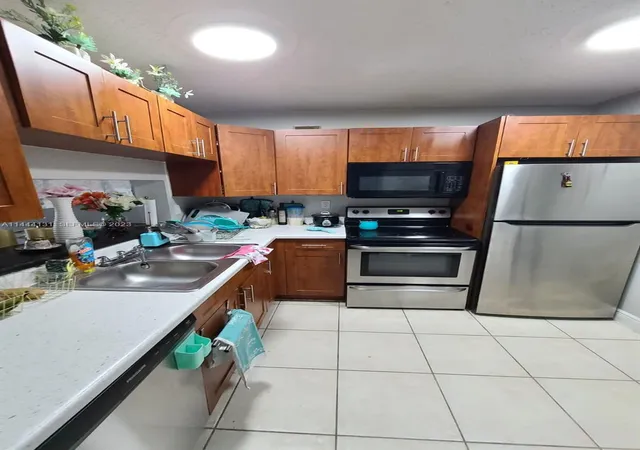 3rd image of 496 Nw 165Th St Rd #D112, Miami, FL 33169 | MLS# A11444131
