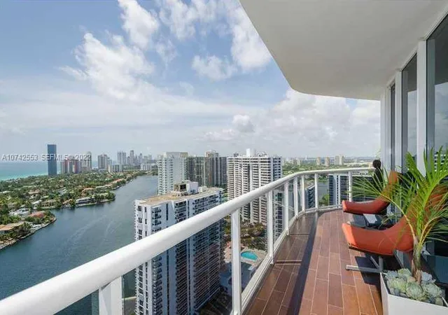4th image of 3802 Ne 207Th St #2802, Miami, FL 33180 | MLS# A10742553
