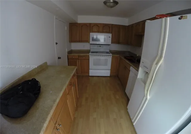 10th image of 400 Kings Point Dr #905, Sunny Isles Beach, FL 33160 | MLS# A11569690