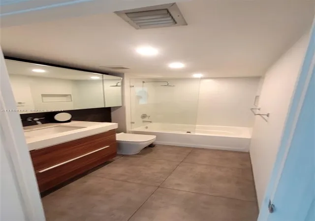 2nd image of 1155 Brickell Bay Dr #2805, Miami, FL 33131 | MLS# A11556483