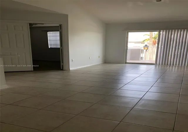 2nd image of 720 Sw 111Th Ave, Pembroke Pines, FL 33025