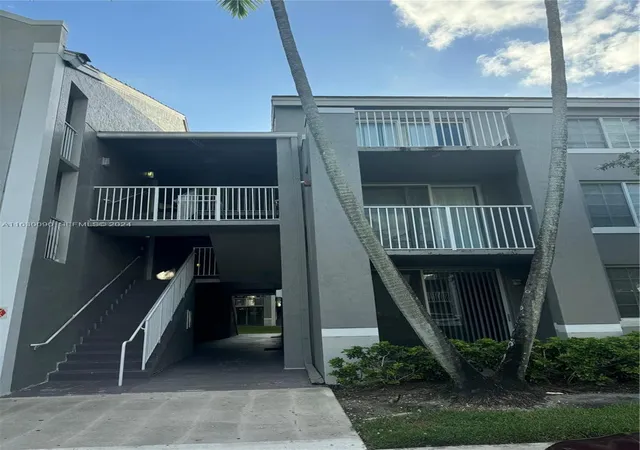 2nd image of 720 Sw 111th Ave #307, Pembroke Pines, FL 33025 | MLS# A11630090