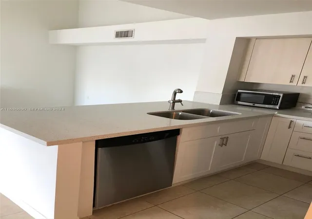 5th image of 720 Sw 111Th Ave, Pembroke Pines, FL 33025