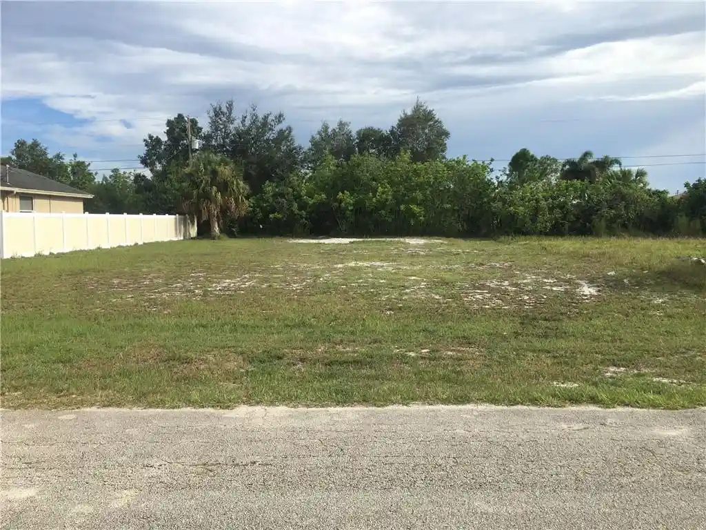 Photo 1 of Sale Pending at 514 Sw Lakota Ave, Port Saint Lucie, FL 34953 | MLS# F10346784 | Listing updated on 2026-09-18
