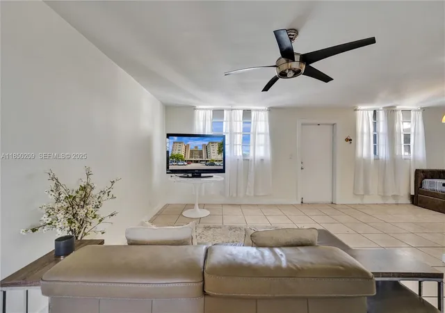 4th image of 1811 Jefferson St, Hollywood, FL 33020