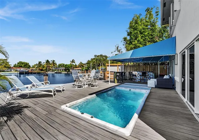 3rd image of 2108 Ne 24Th St, Wilton Manors, FL 33305 | MLS# A11828130