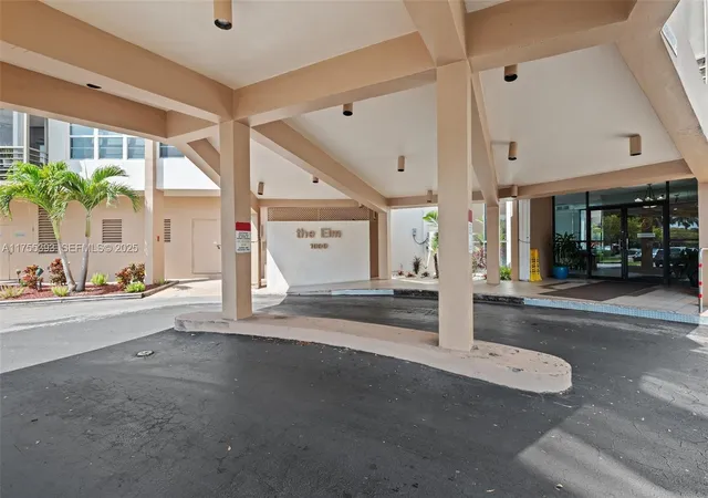2nd image of 1000 Saint Charles Pl #603, Pembroke Pines, FL 33026 | MLS# A11755393