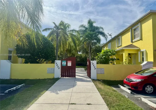 Homes for sale in Cutler Bay, FL | 19550 Sw 103rd Ct #5, Cutler Bay, FL 33157 | MLS# A11851039